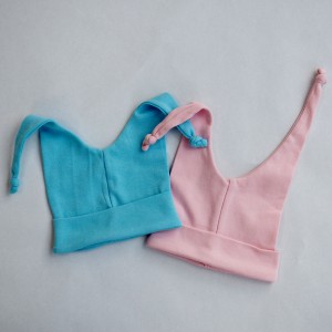 Babymutsjes met knoopjes