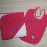 Geboorteset met muisje Mirthe met fuchsia badcape en slab
