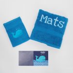 kobaltblauwe handdoek en washand met walvis voor Mats
